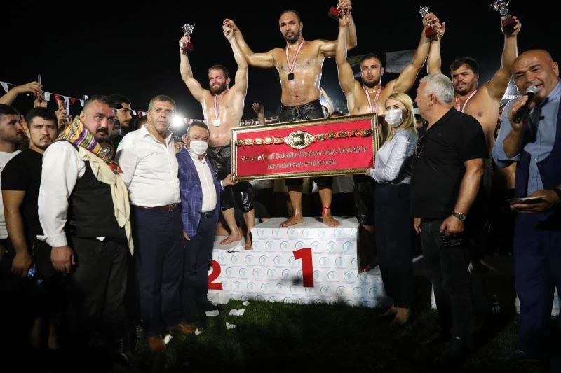 ASAT’ın 3 pehlivanı Merkezefendi güreşlerinde kürsüye çıktı
