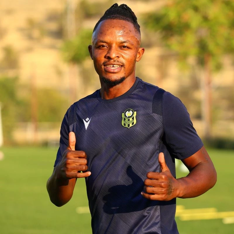 Yeni transfer Walter Bwalya ilk antrenmanına çıktı
