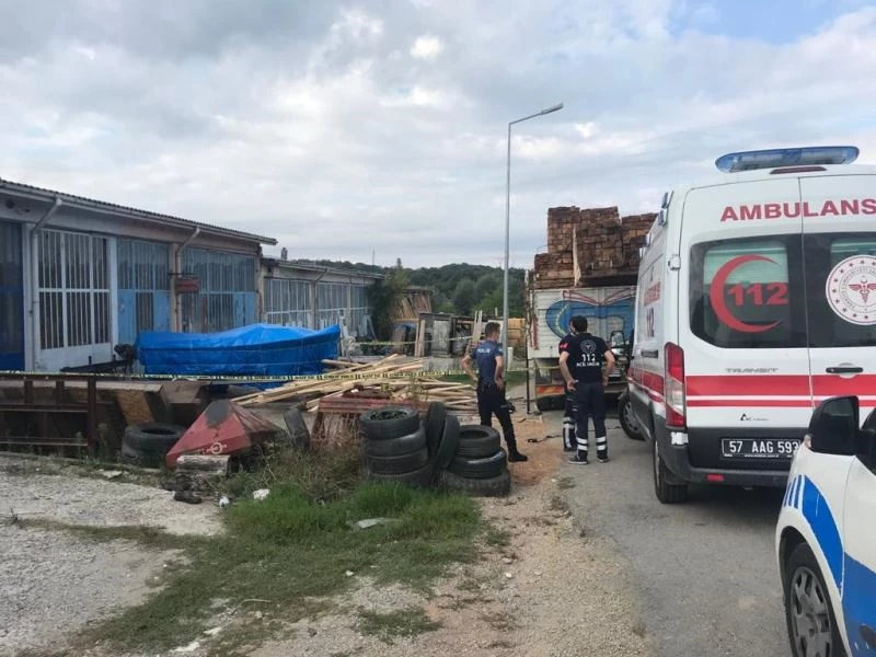 Kereste boşaltırken düşen işçi öldü
