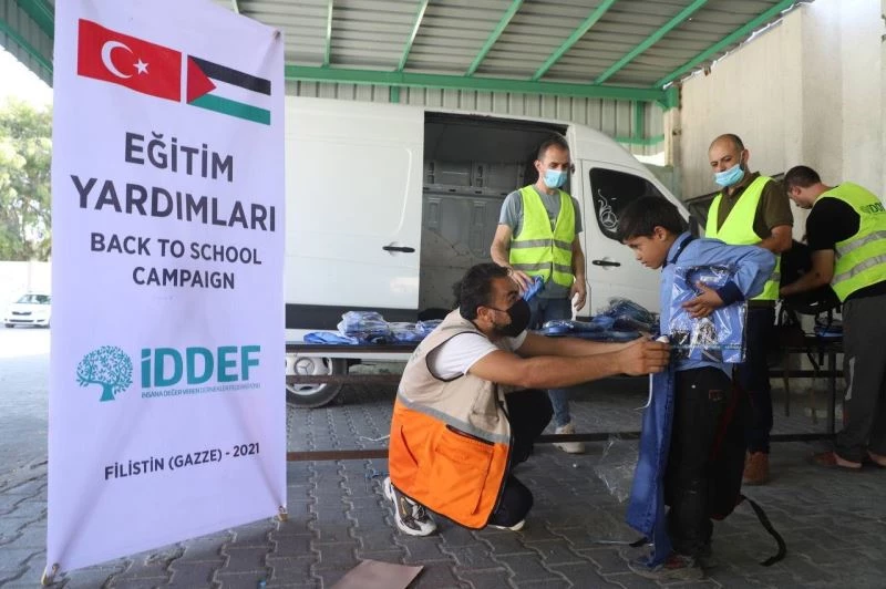 İDDEF’ten öğrencilere eğitim seti desteği
