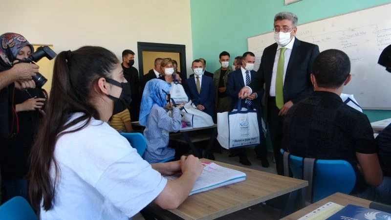 Edremit Belediyesi’nden kolej kalitesinde eğitim ve kültür merkezi
