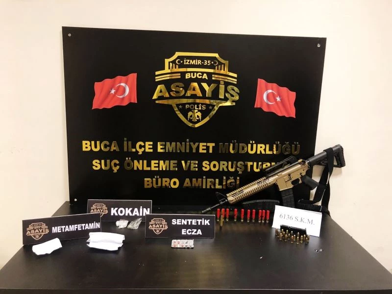 Polis dedektif gibi çalıştı, uyuşturucu ticareti yapan şüphelileri yakaladı
