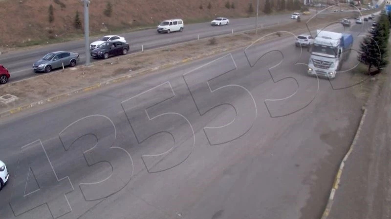 Tır, 2 kilometrelik yolu ters yönde ilerledi
