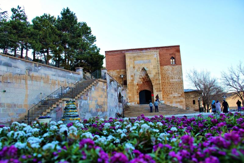 Kahramanmaraş’taki Eshabı Kehf’e ziyaretçi akını
