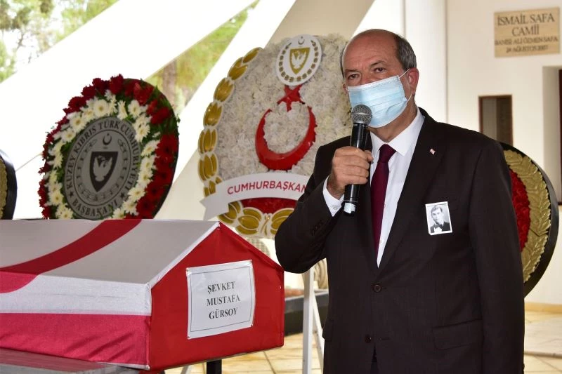 57 yıl sonra naaşı KKTC’ye getirilen şehit Gürsoy, askeri törenle defnedildi
