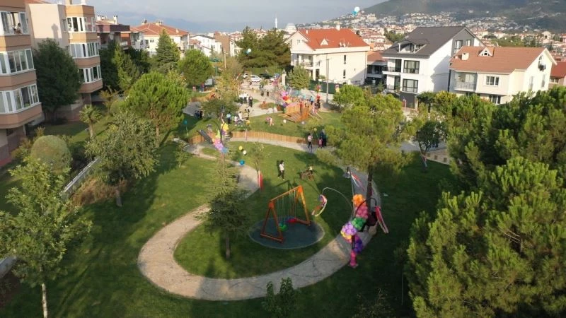 Çocukların tasarladığı parkı çocuklar açtı
