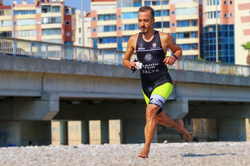  İş yerinde makas tutan eller yarışmalarda demir adama dönüşüyor
