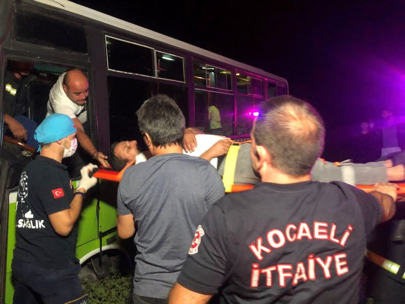 Kazada yaralanan otobüs şoförü, “Çalışmam lazım” diyerek ambulanstan inmeye çalıştı
