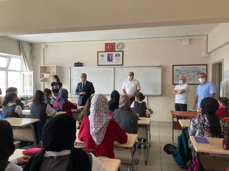 Çorlu İlçe Milli Eğitim Müdürü Erdoğan okullarda alınan tedbirleri inceledi
