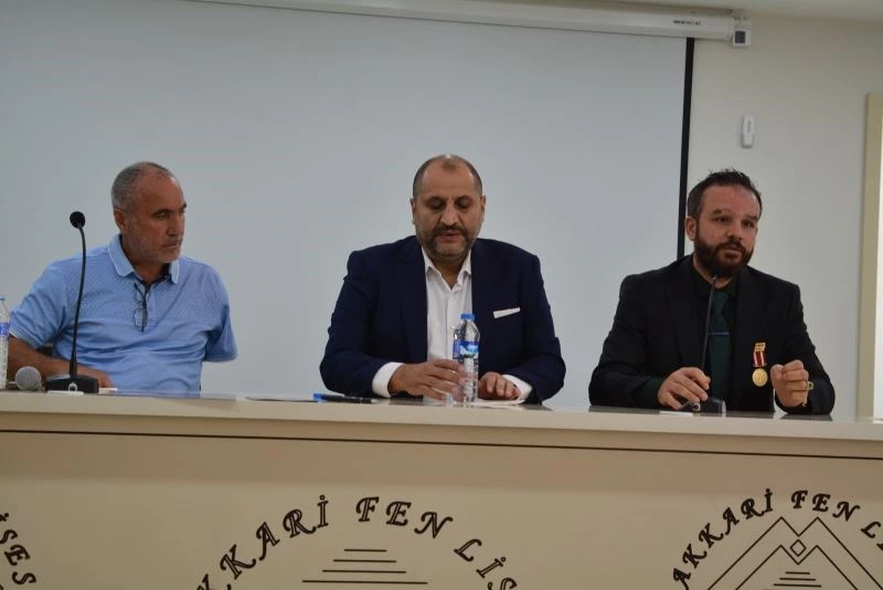 ’Bir Hilal Uğruna’ konferanslarının ikincisi Hakkari’de gerçekleşti
