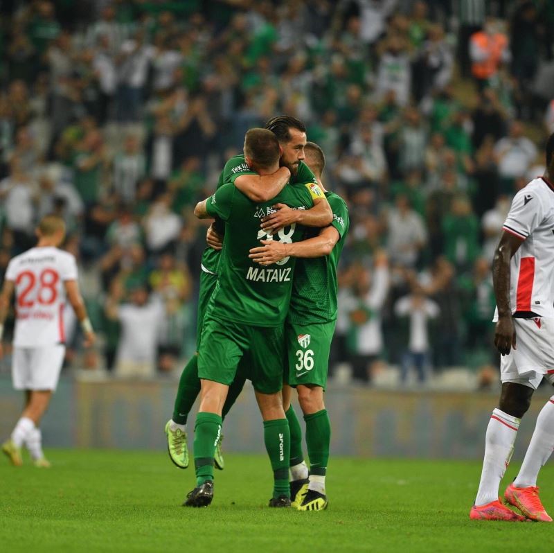 TFF 1. Lig: Bursaspor: 1 - Yılport Samsunspor: 1 (İlk yarı sonucu)
