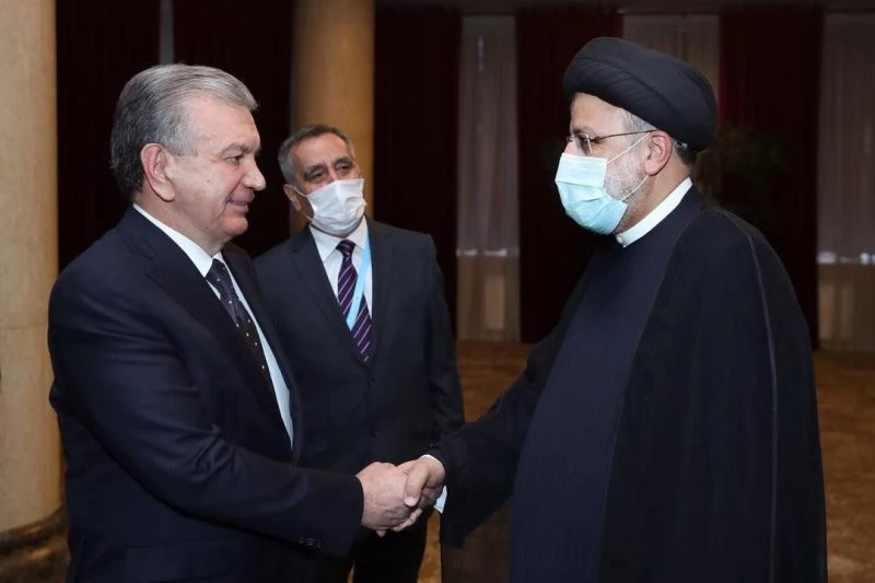 İran Cumhurbaşkanı Reisi, Özbekistan Devlet Başkanı Mirziyoyev ile görüştü
