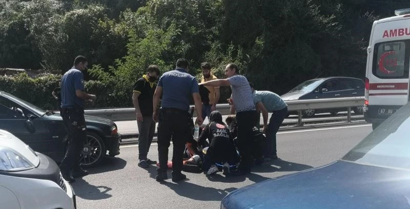 Otomobil yaya geçidini kullanan yayaya çarptı
