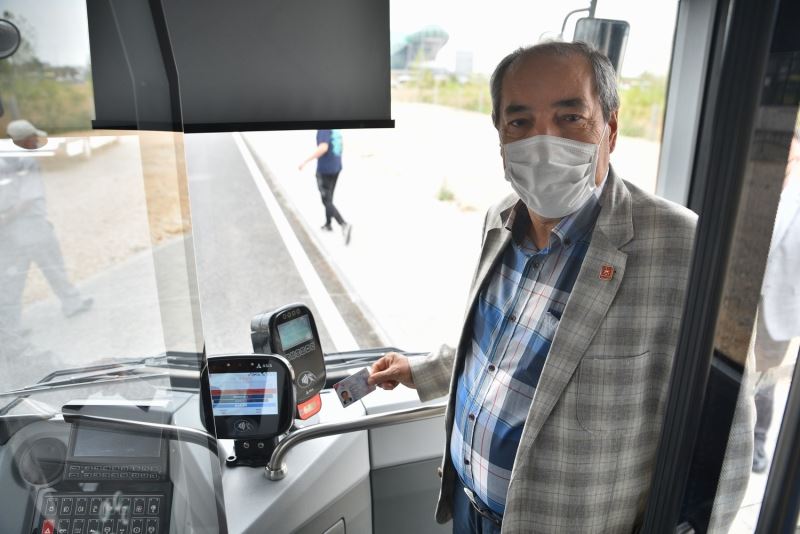 Bursa’da otobüse binen şehit yakınları ve gaziler, ’Vatan size minnettar’ anonsu ile karşılanıyor
