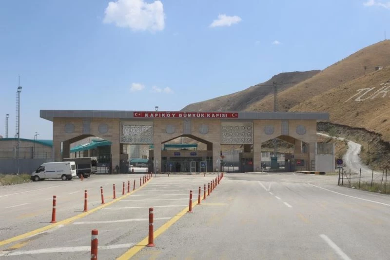 Van Kapıköy Gümrük Kapısı uzun zamandan sonra İran geçişine açıldı
