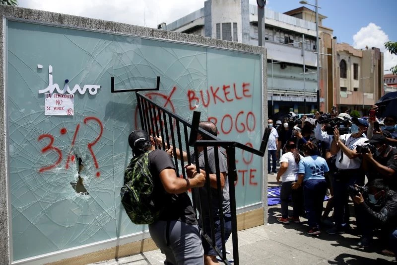 El Salvador’da hükümet karşıtı protestocular sokaklara döküldü
