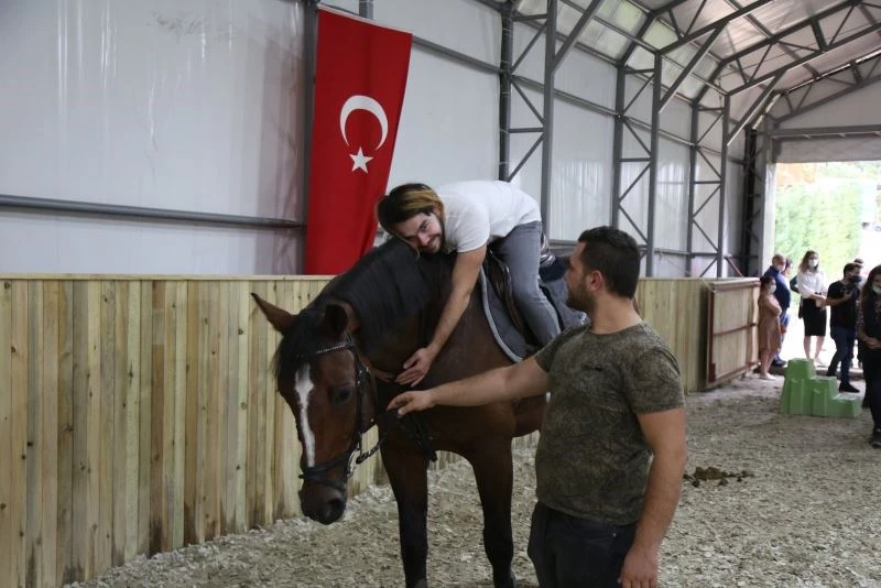 Eyüpsultanlı özel öğrencilere atla terapi
