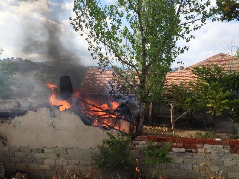 Çiftlikteki ekmek fırınında yangın
