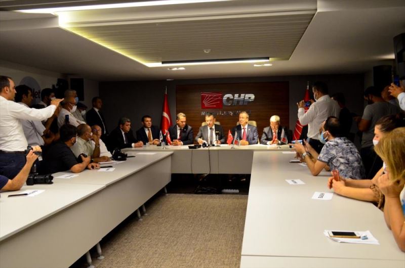 CHP Grup Başkanvekili Özel, partisinin Mersin İl Başkanlığını ziyaretinde konuştu: