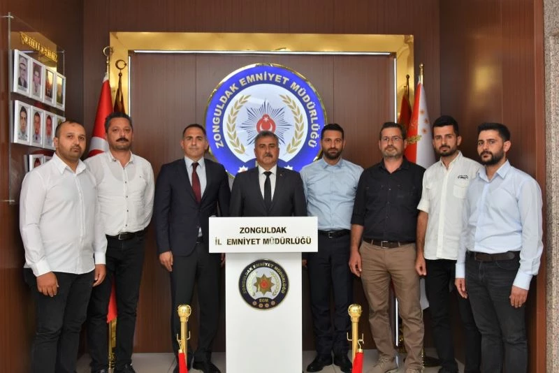 Cinayet zanlısını yakalayan ekip ödüllendirildi
