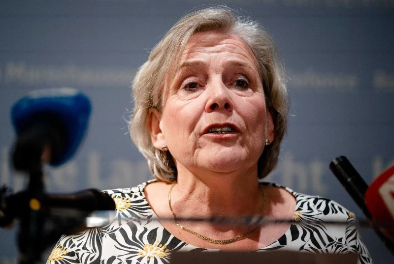 Hollanda’da art arda istifalar: Savunma Bakanı Bijleveld de istifa etti
