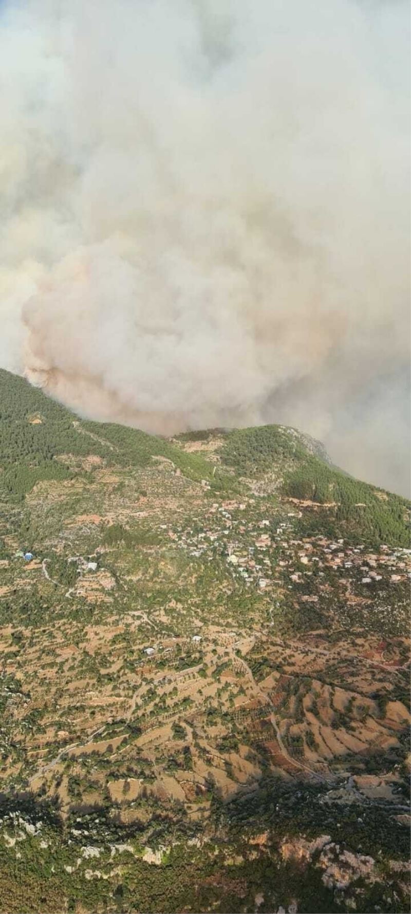 Antalya yangınında ’yangın şeytanı’ görüldü
