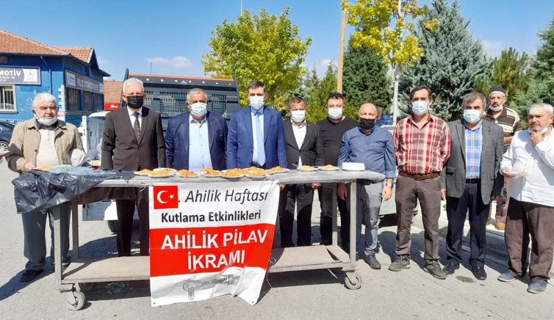 Cami cemaatine Ahilik pilavı ikram edildi
