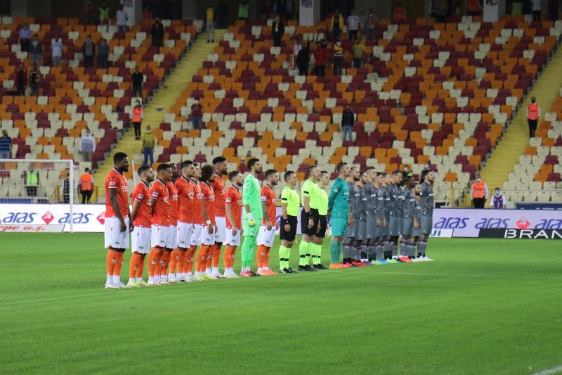 Süper Lig: Yeni Malatyaspor: 3 - Fatih Karagümrük: 2 (İlk yarı)
