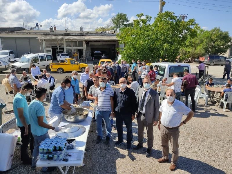 Ahilik pilavı dağıtıldı
