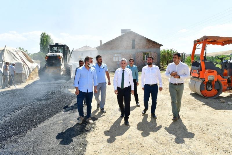 Başkan Çınar, yol yenileme çalışmalarını inceledi
