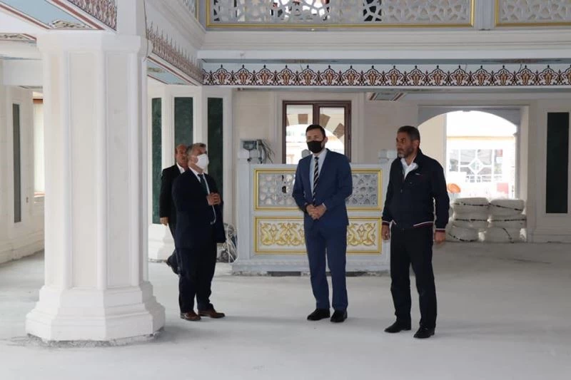 Kaymakam Gülderen yapımı devam eden Çayırlı Merkez Camiinde incelemelerde bulundu.
