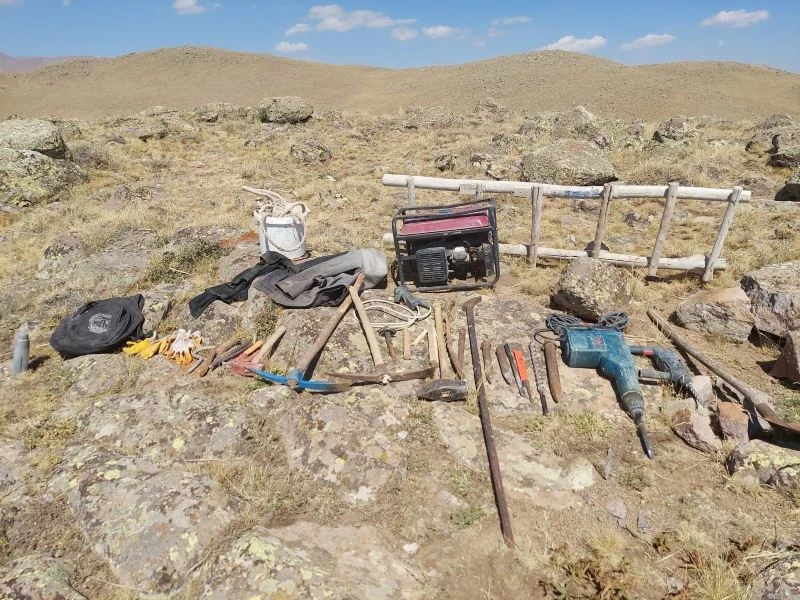 Jandarmadan define avcılarına suçüstü operasyon
