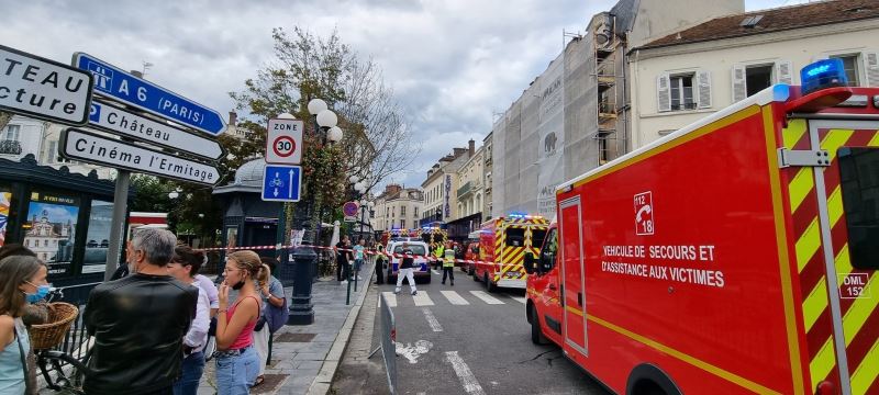 Fransa’da bir sürücü iki restorana daldı: 6 yaralı
