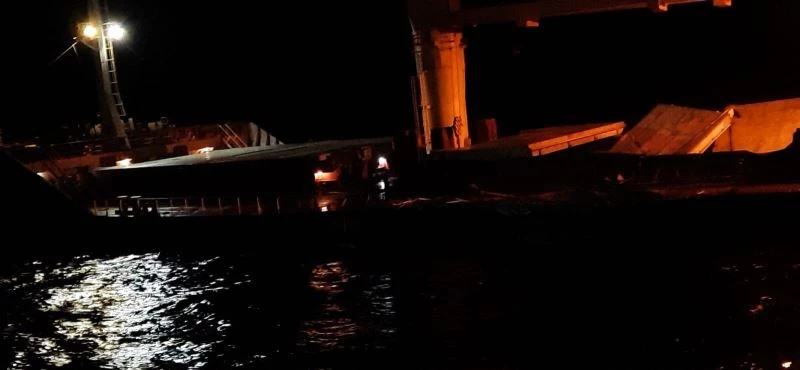 Çanakkale Boğazı’nda iki gemi çatıştı
