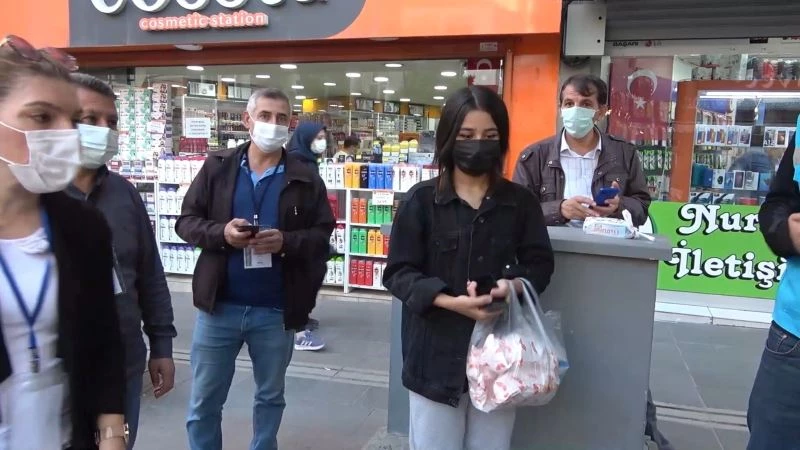 İki lise öğrencisi insan sağlığını riske attı: Biri kırtasiye, diğeri de döner için karantinayı deldi

