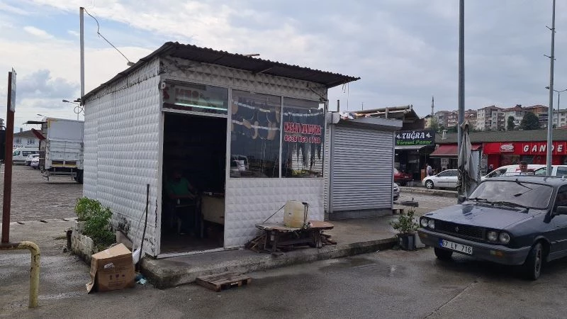 10 metrekarelik dükkanda ayakkabı tamiriyle geçen ömür
