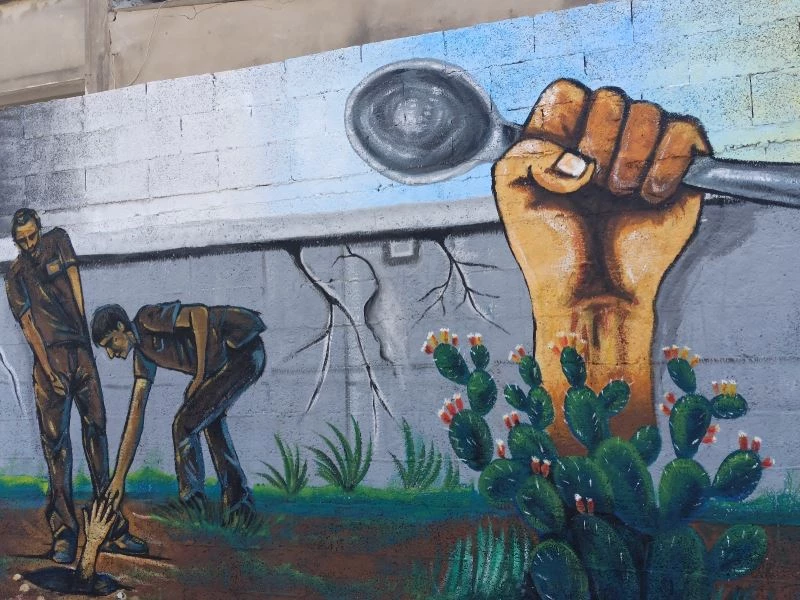 Gazze’de İsrail hapishanelerinden kaçan Filistinlilerin yüzleri duvara resmedildi
