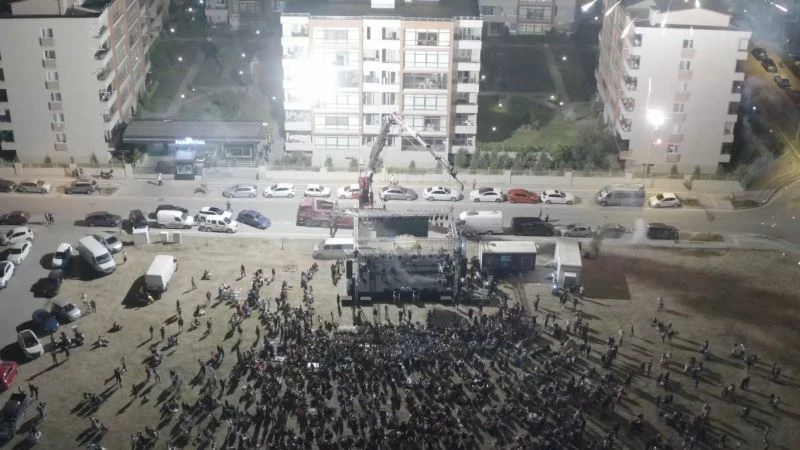 (Özel) Ünlü sanatçının 40 metre yüksekte zor anları
