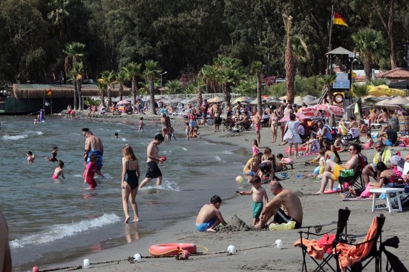 Muğla’da deniz sezonu bitmedi
