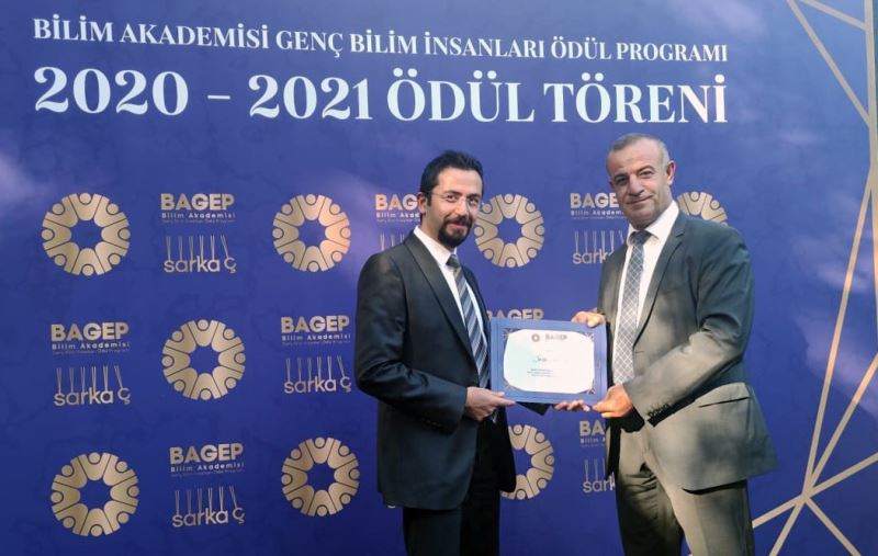 Doç. Dr. Serdar Akbayrak, BAGEP ödülünü aldı
