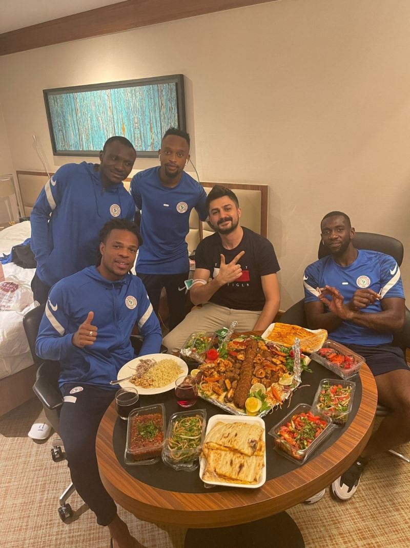 Çaykur Rizespor oyuncularının kebap ziyafeti
