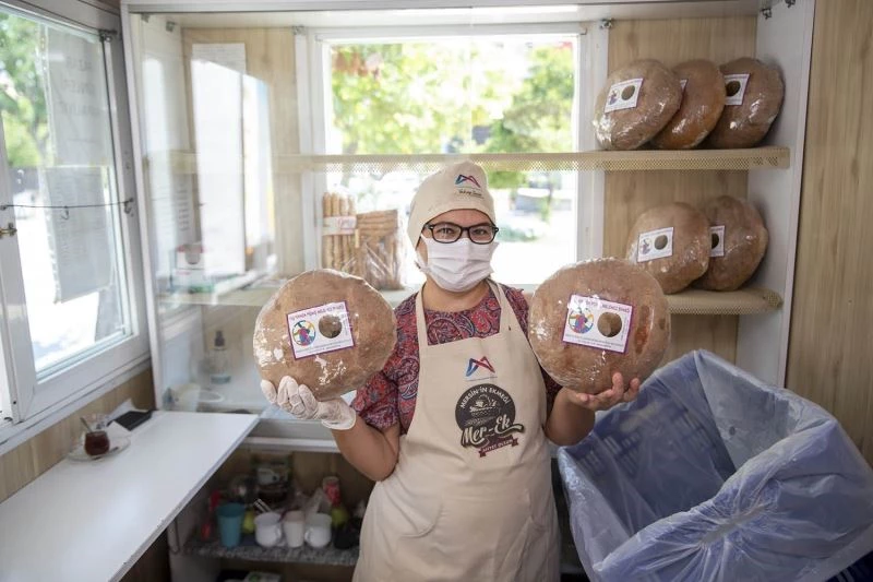 Mersin’de yufka ve Girit ekmeği MER-EK’te satışa sunuldu
