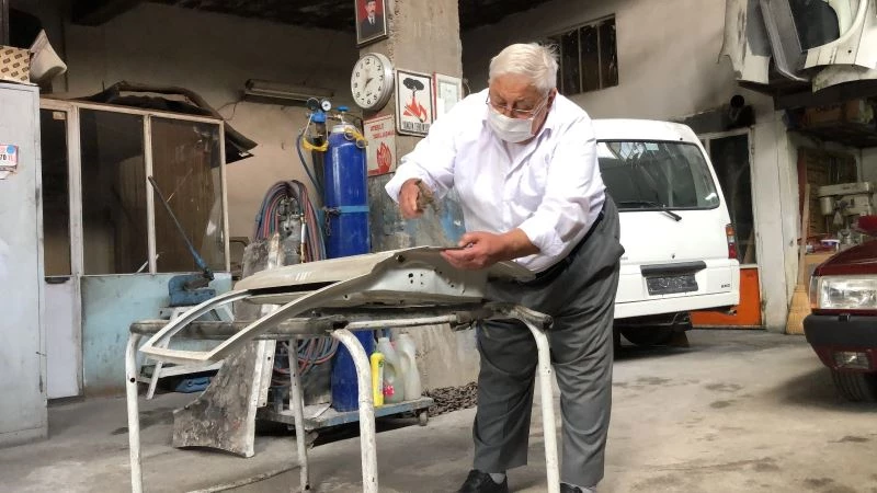 Ekonomik nedenlerden okuyamadı kaportacı ustası oldu, 50’ye yakın çırak yetiştirdi
