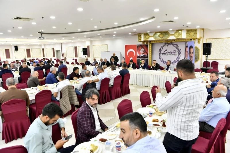 Mamak Belediye Başkanı Köse müteahhitler ile bir araya geldi
