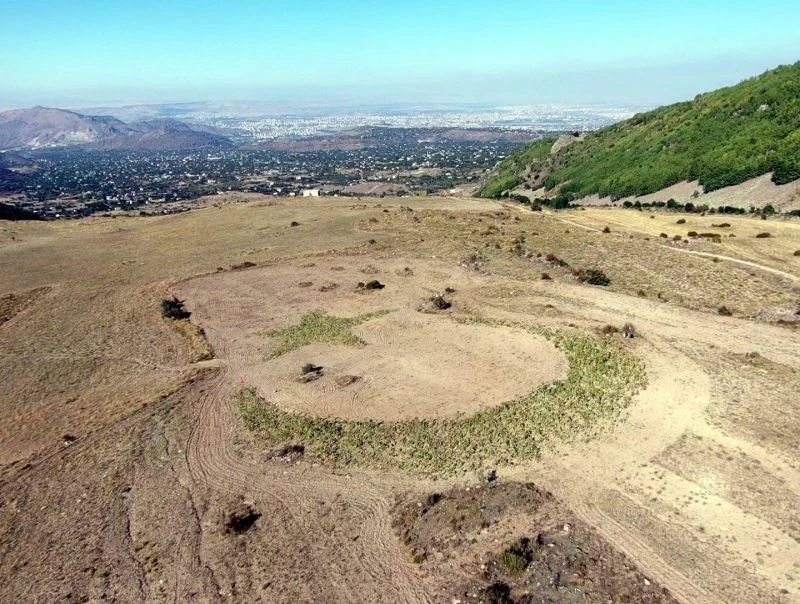  Ay yıldız sevgisi tohumlarla toprağa işlendi
