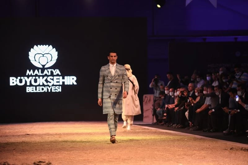 Tarihin Işığında Arslantepe Defilesi ilgi gördü
