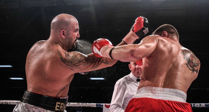 Erkan Teper yenilgisiz Rus boksöre karşı
