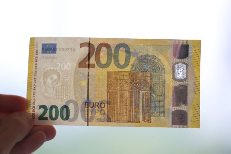 Almanya’da selde kirlenen 51 milyon Euro değerindeki banknotlar yenileriyle değiştirildi

