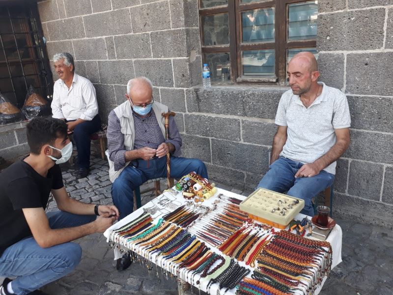 Diyarbakır Ulu Cami’nin gözde tespihçileri
