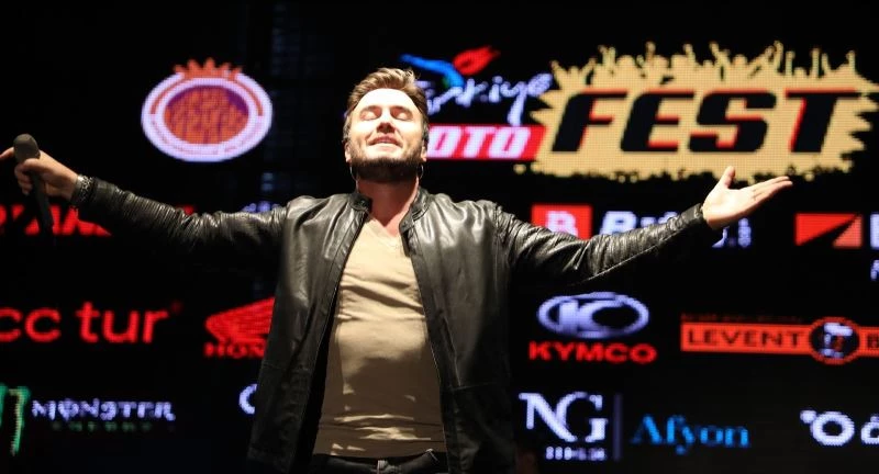MotoFest Afyonkarahisar heyecanı Mustafa Ceceli konseri ile başladı
